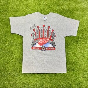 Vintage 1997 Detroit Red Wings Stanley Cup T-Shirt Signed by Aaron Ward Large